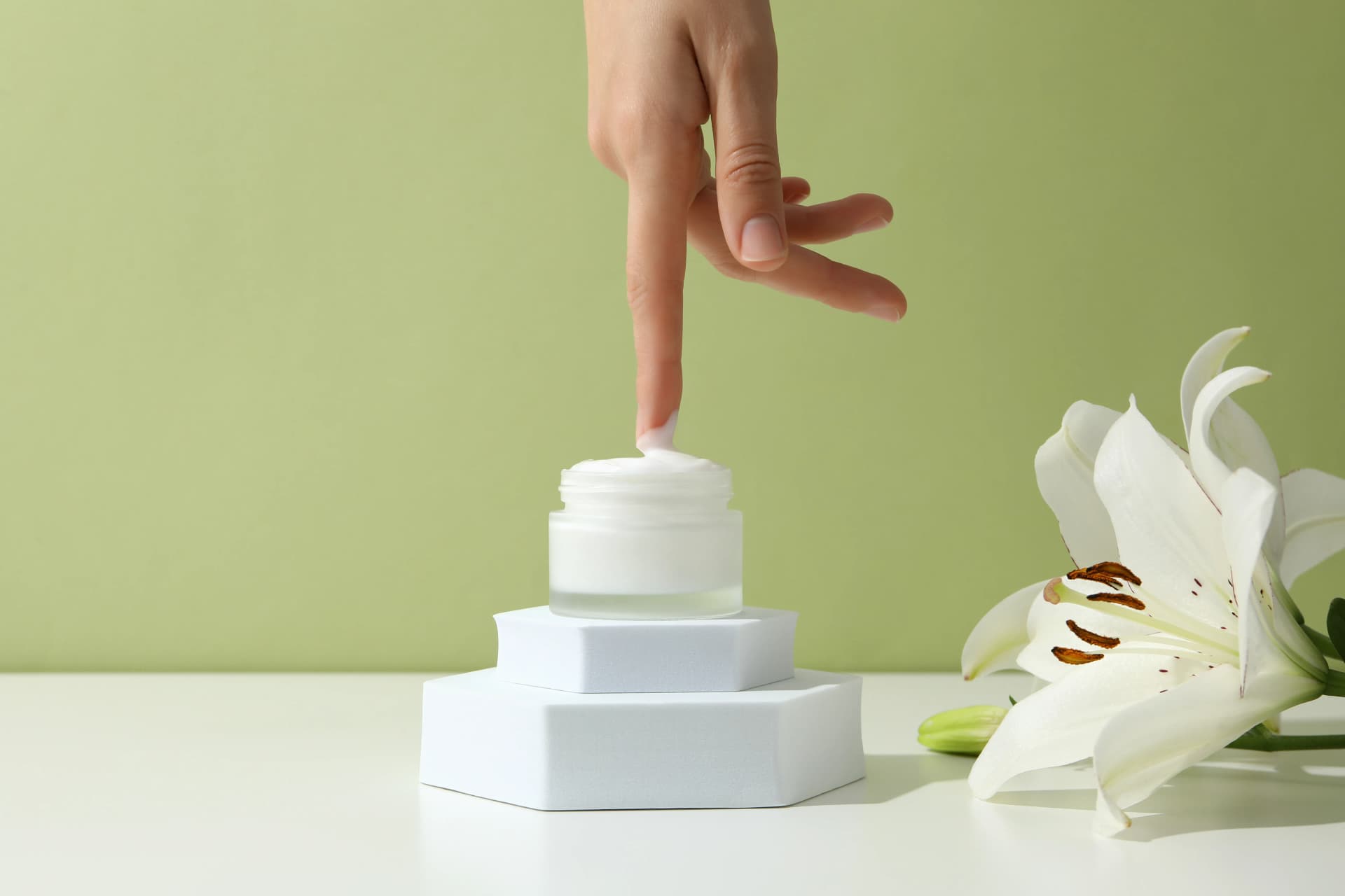 Embracing Skinimalism for Glowing Skin with Minimalist Routine