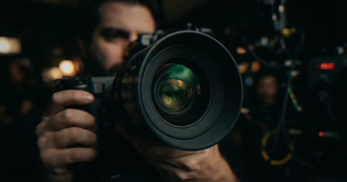 Behind the Lens: The Role of Photographers in Shaping Fashion Narratives