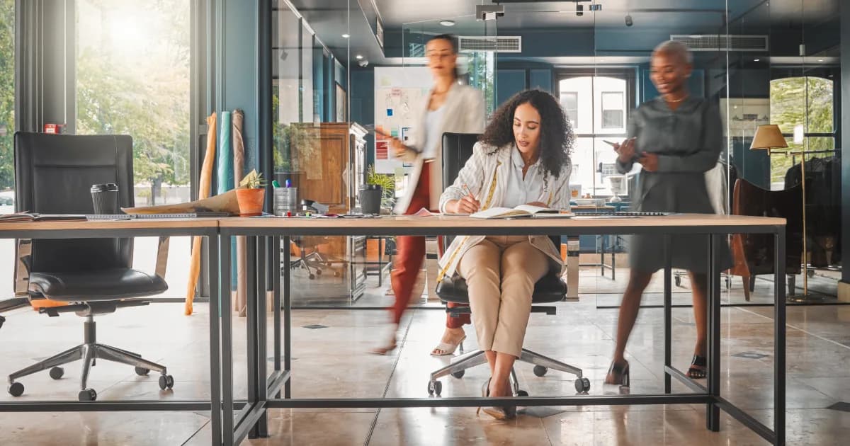 Fashion Psychology in the Workplace: How Appearance Shapes Professional Success