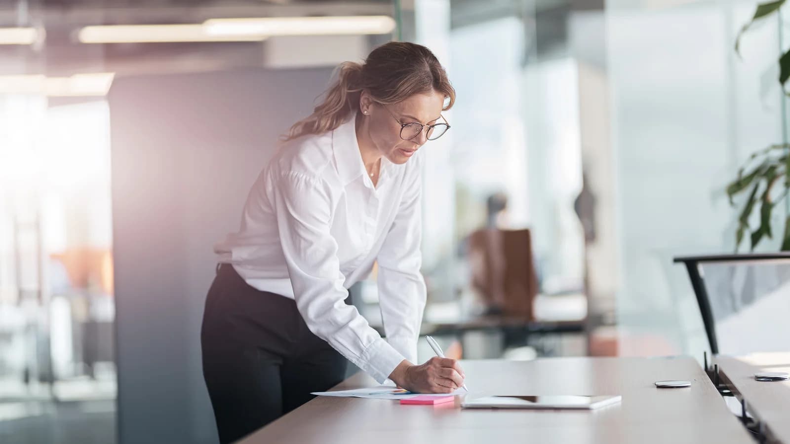Boss Lady Style: Fashion for Women Who Mean Business and Power