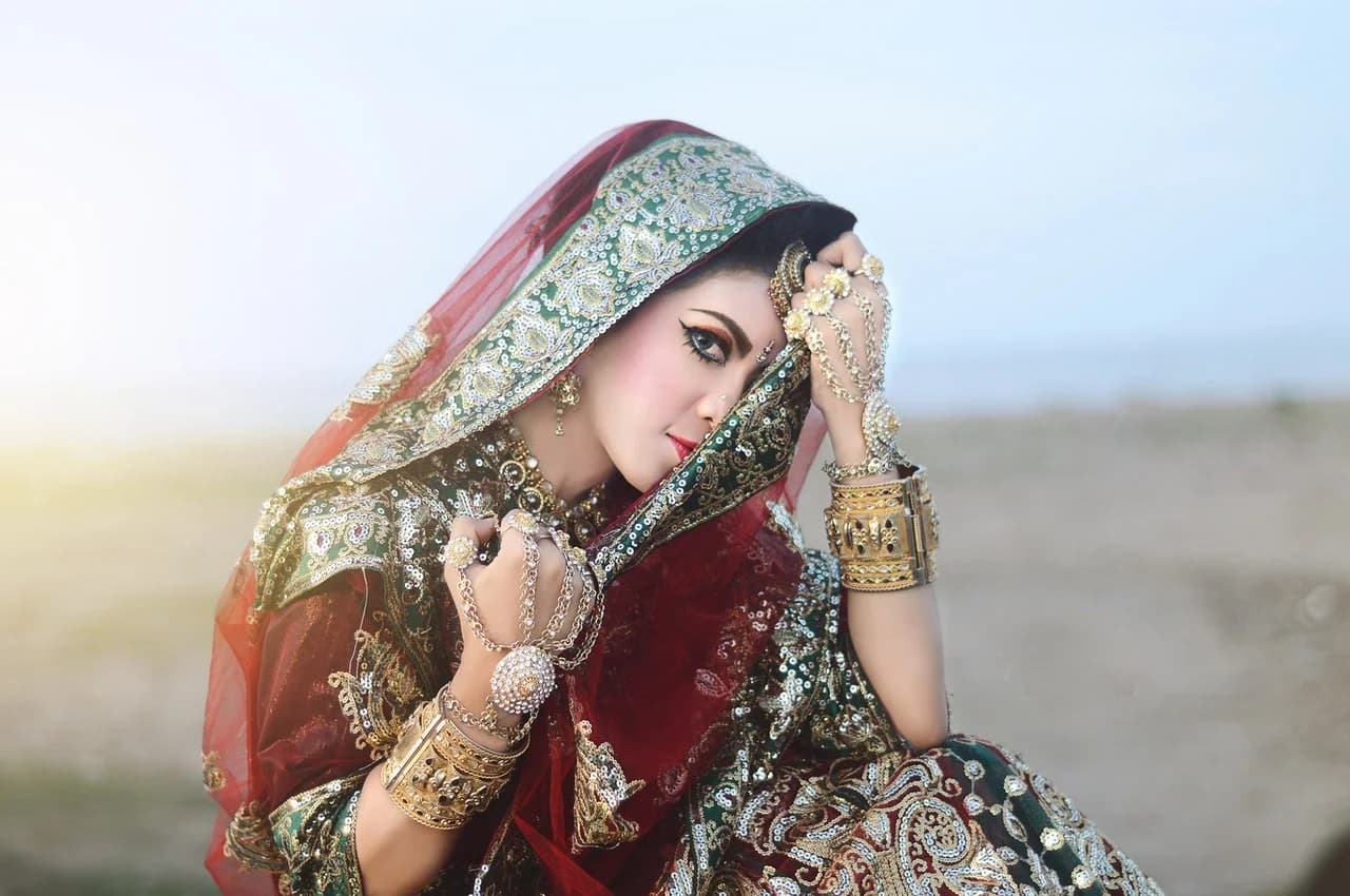 Fashion Knowledge Based on The Traditional Outfits